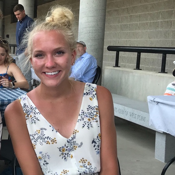 Meet your Posher, Emily - Picture 1 of 1